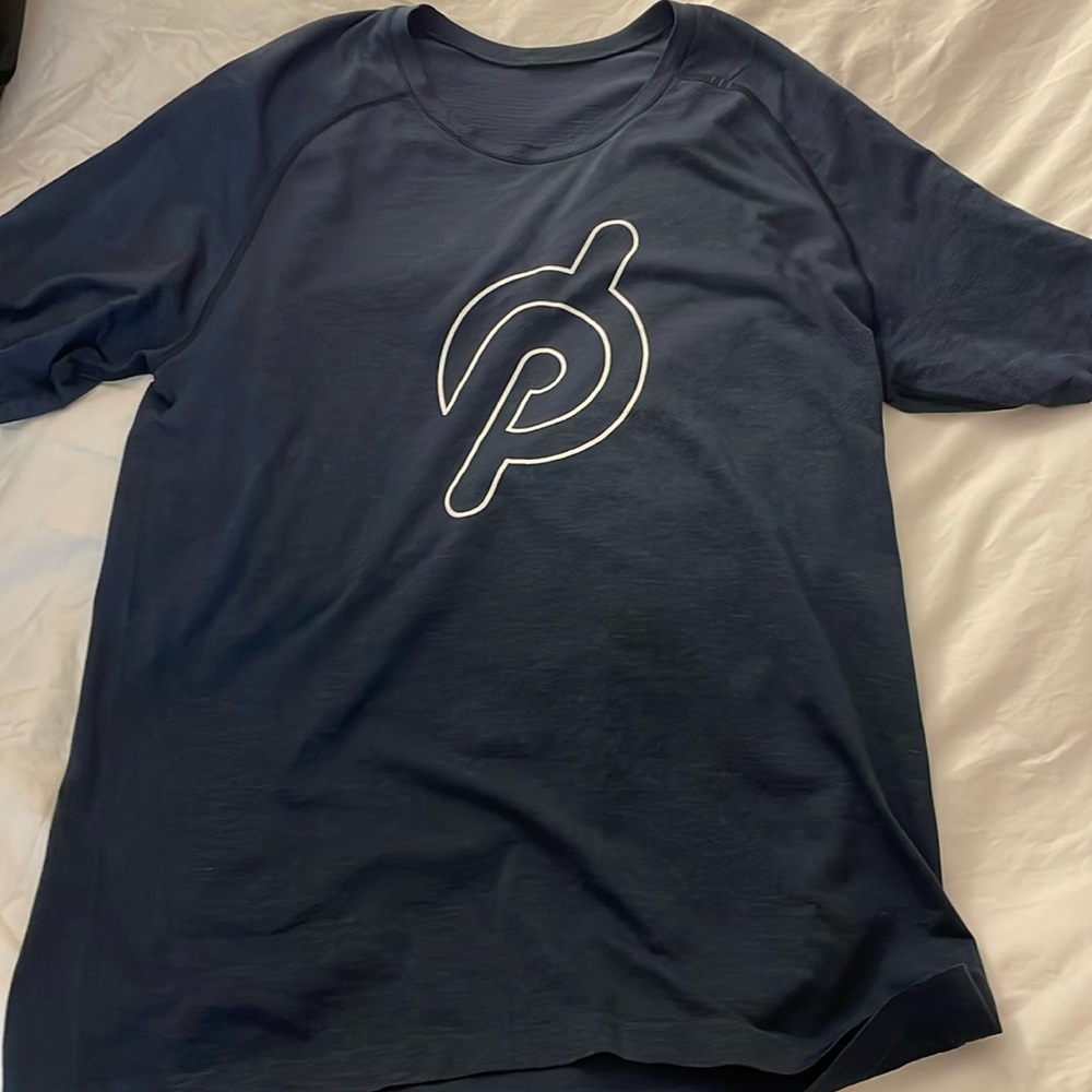 Men’s peloton lululemon metal vent tech shirt